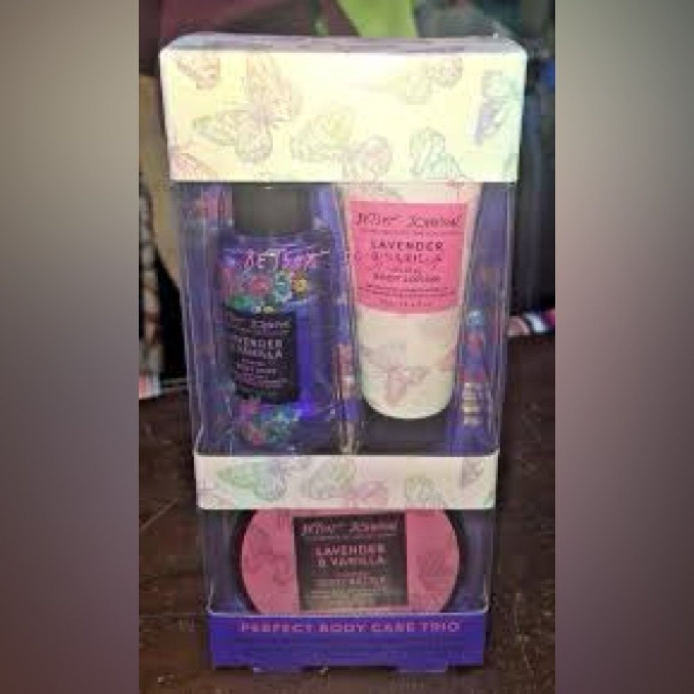 Betsey Johnson Lavender & Vanilla Bath Set - Purple and Pink